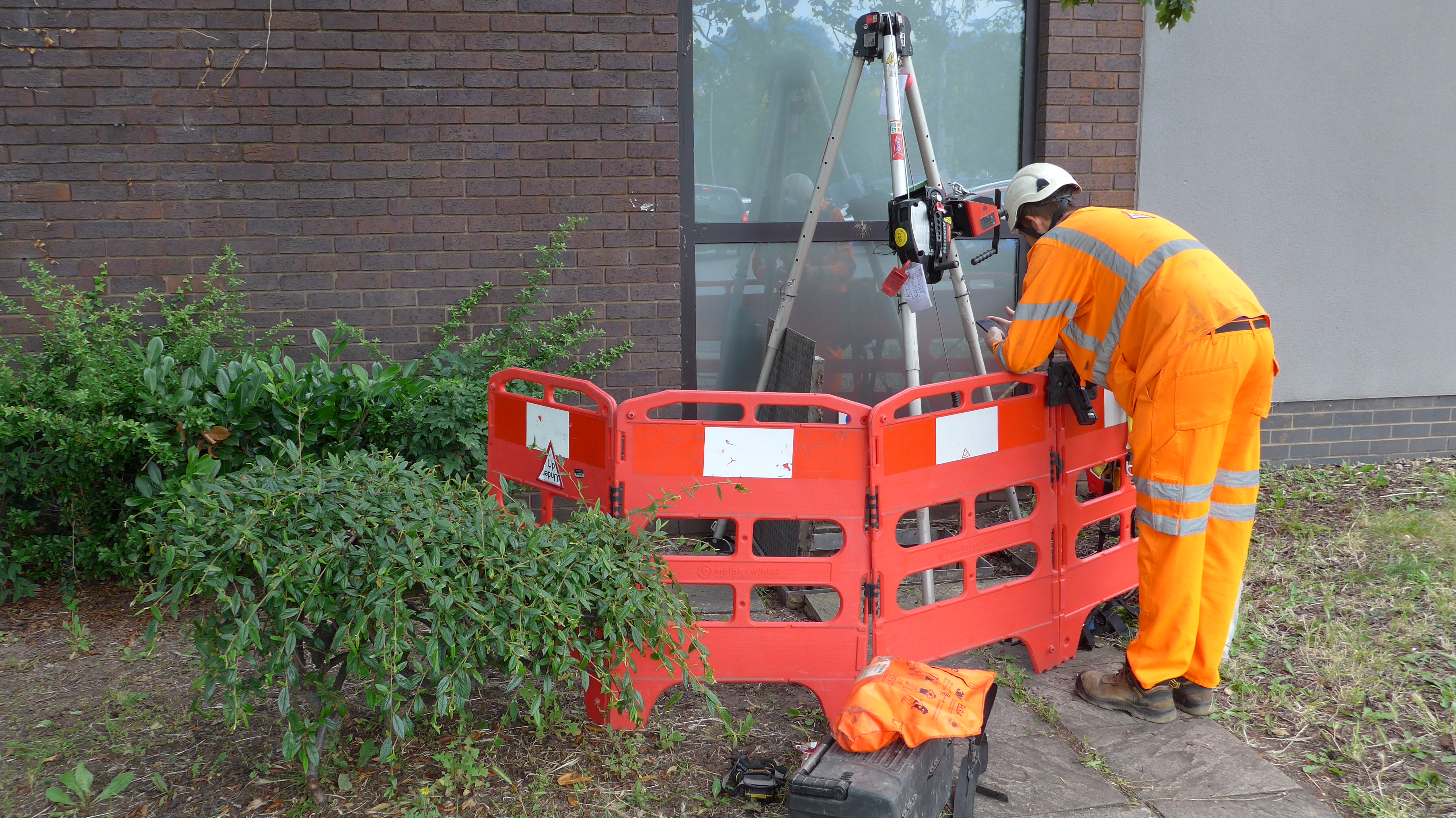 IPhoto of a worker accessing a confined space area